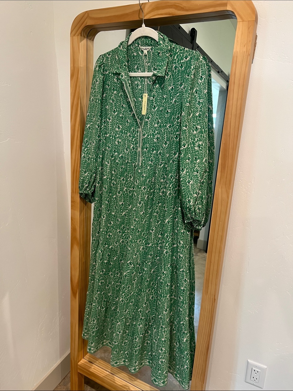 Max Studio Green Printed Tiered Maxi Dress - Picture 6 of 8